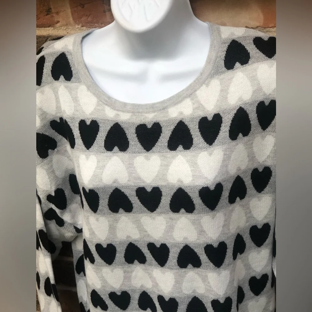 Heart Sweater in Gray, Black, White, by  BYdesign. Woman’s Large - Picture 6 of 8